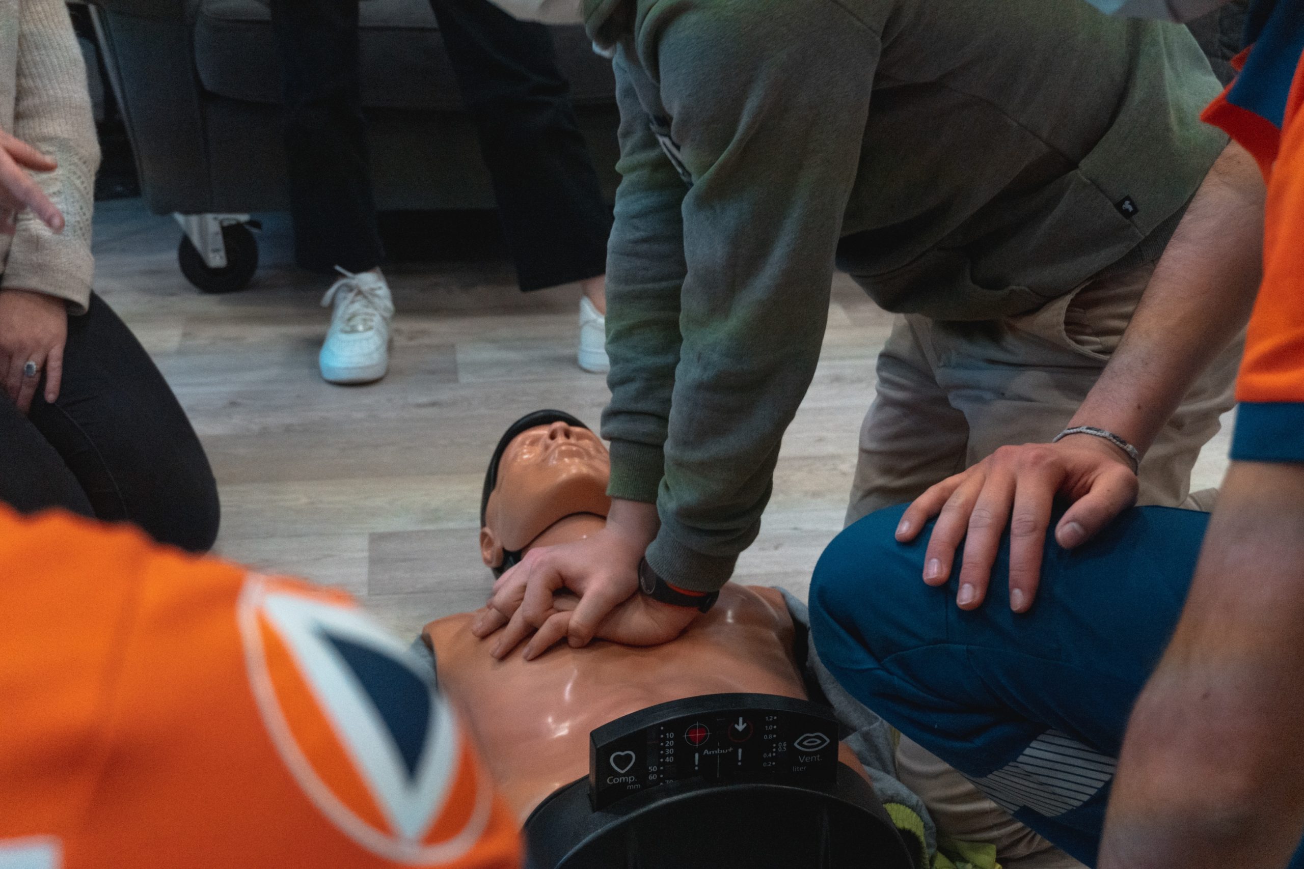 Formation au massage cardiaque lors d'une session de PSC1 encadrée par les équipes de la Protection Civile de Paris